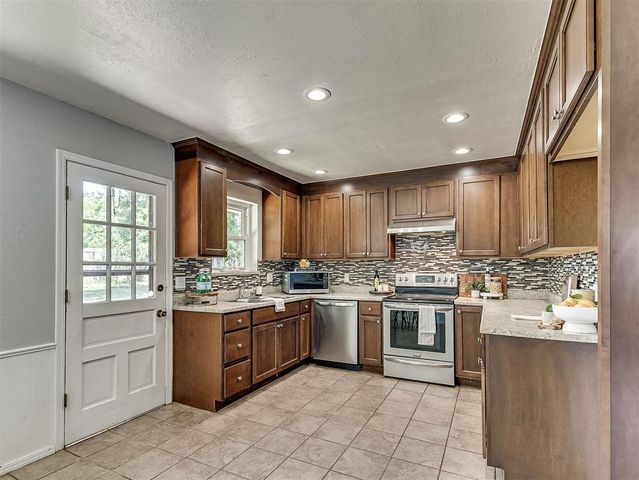 1537 Kingsgate Road, Oklahoma City, OK 73159