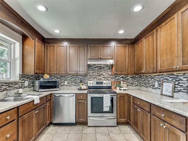 1537 Kingsgate Road, Oklahoma City, OK 73159