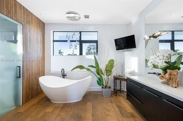 2101 NE 20th Ave, Wilton Manors, FL 33305