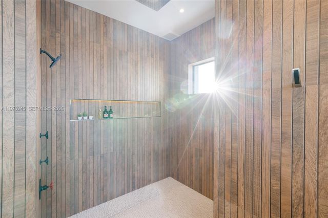 2101 NE 20th Ave, Wilton Manors, FL 33305