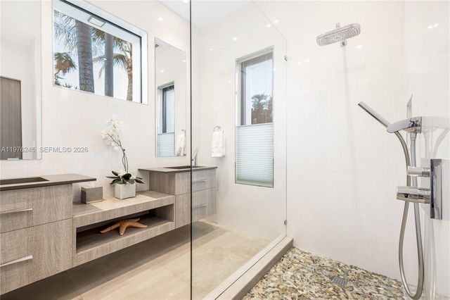 2101 NE 20th Ave, Wilton Manors, FL 33305