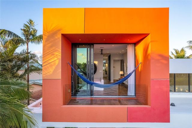 2101 NE 20th Ave, Wilton Manors, FL 33305