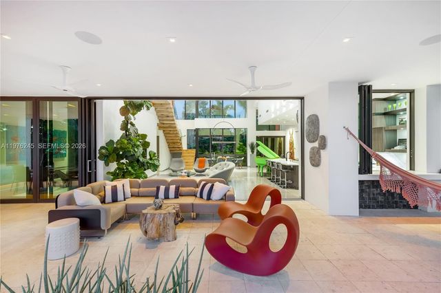 2101 NE 20th Ave, Wilton Manors, FL 33305