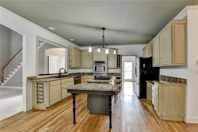 1015 Rowe Oak Circle, Lawrenceville, GA 30043