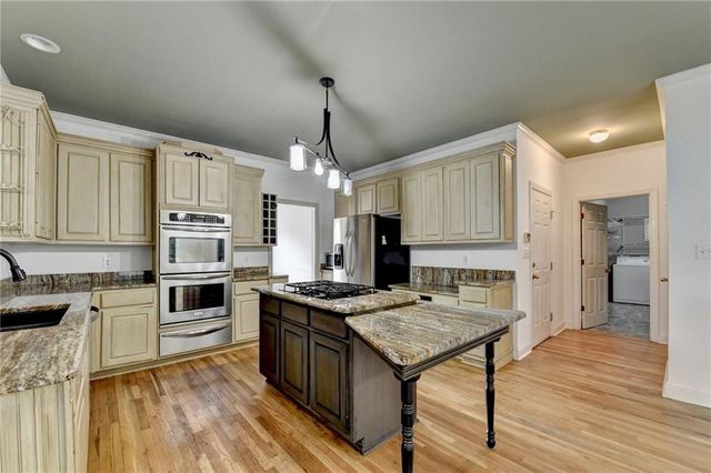 1015 Rowe Oak Circle, Lawrenceville, GA 30043