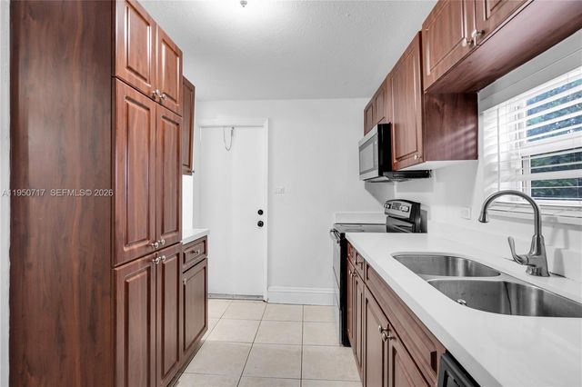 6401 Grant St, Hollywood, FL 33024