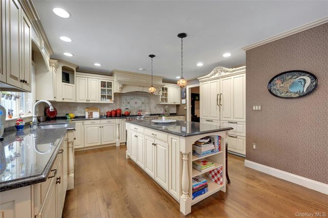 3 Birchbrook Drive, Valhalla, NY 10595