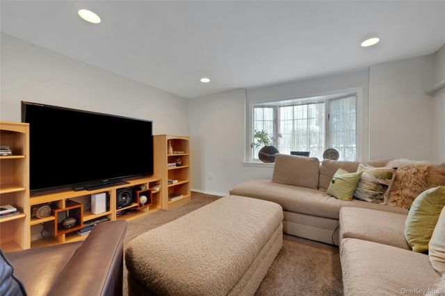 3 Birchbrook Drive, Valhalla, NY 10595