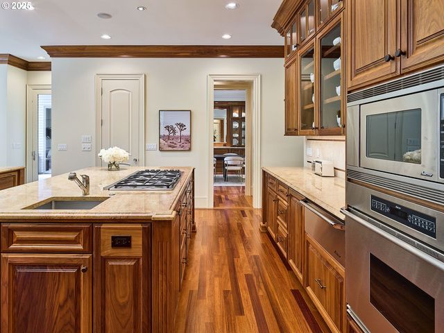 5815 Sw PATTON Rd, Portland, OR 97221