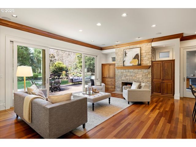 5815 Sw PATTON Rd, Portland, OR 97221