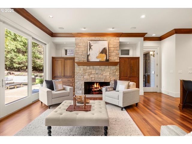 5815 Sw PATTON Rd, Portland, OR 97221