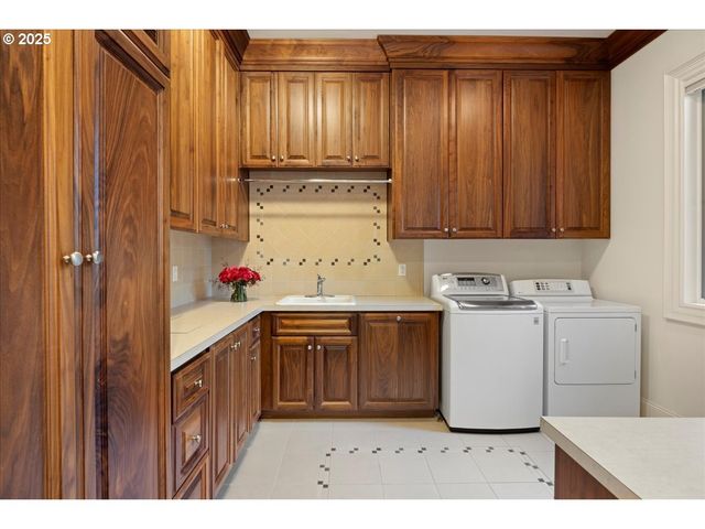 5815 Sw PATTON Rd, Portland, OR 97221