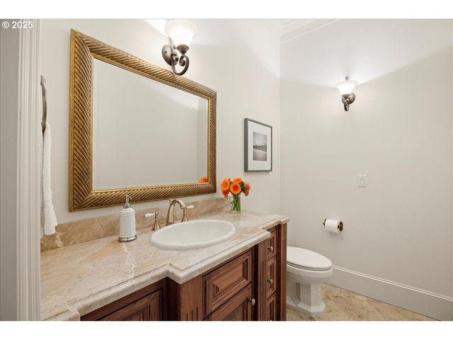 5815 Sw PATTON Rd, Portland, OR 97221