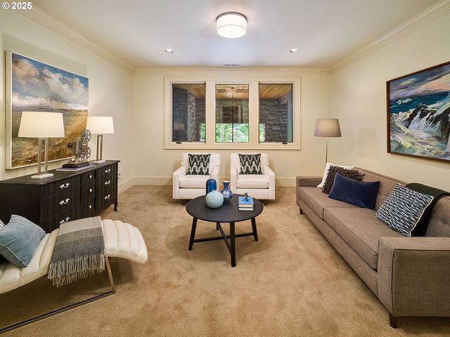 5815 Sw PATTON Rd, Portland, OR 97221