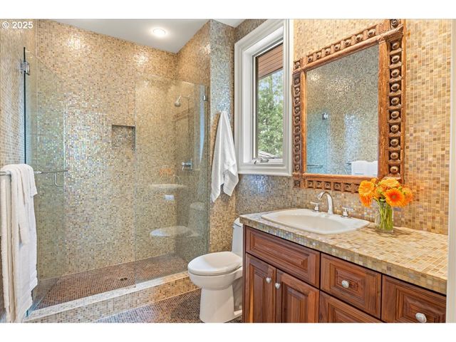 5815 Sw PATTON Rd, Portland, OR 97221