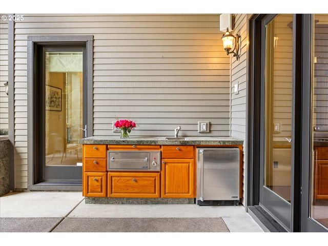 5815 Sw PATTON Rd, Portland, OR 97221