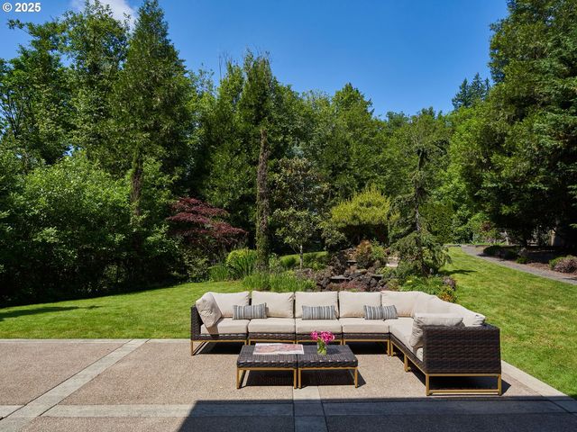 5815 Sw PATTON Rd, Portland, OR 97221