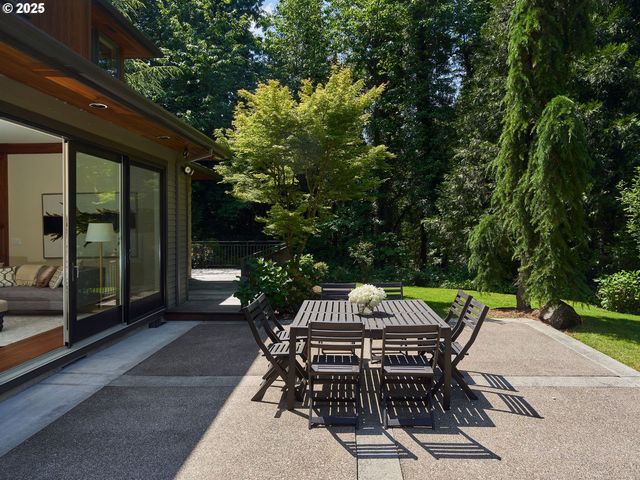 5815 Sw PATTON Rd, Portland, OR 97221