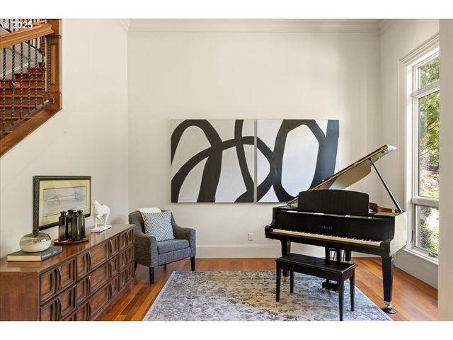 5815 Sw PATTON Rd, Portland, OR 97221