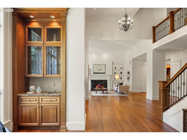 5815 Sw PATTON Rd, Portland, OR 97221