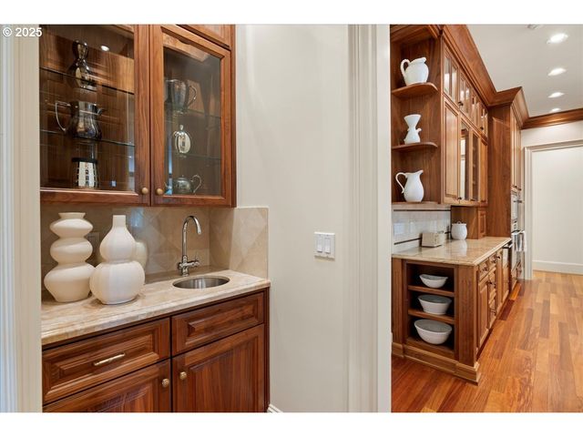 5815 Sw PATTON Rd, Portland, OR 97221