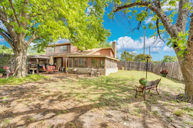 2902 Green Oaks Drive, Garland, TX 75040