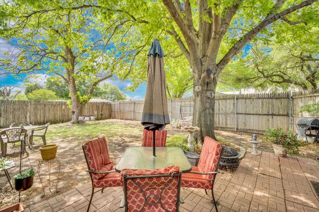 2902 Green Oaks Drive, Garland, TX 75040
