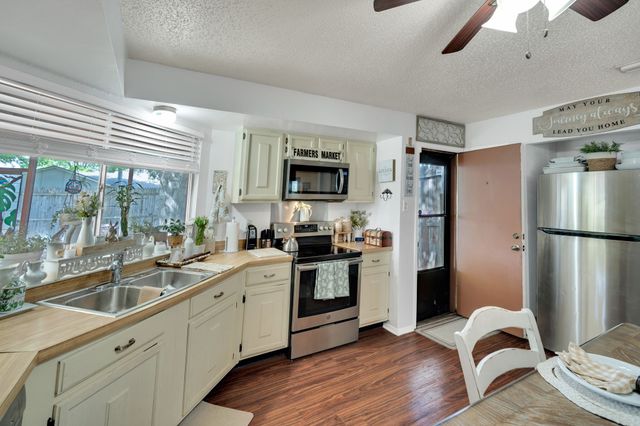 2902 Green Oaks Drive, Garland, TX 75040