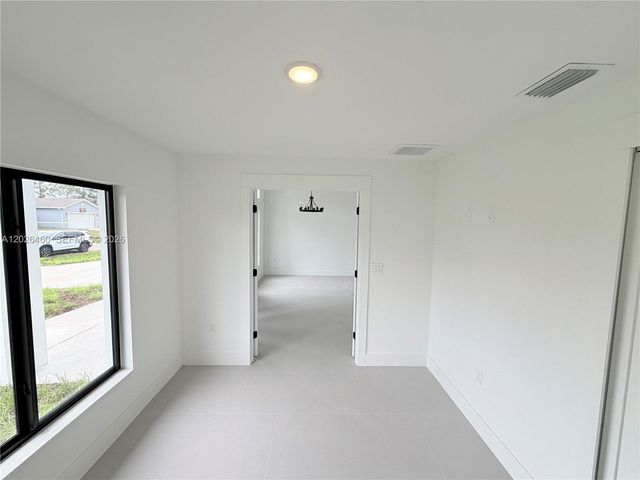 911 Cleveland Ave, Lehigh Acres, FL 33972