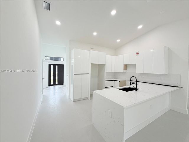 911 Cleveland Ave, Lehigh Acres, FL 33972