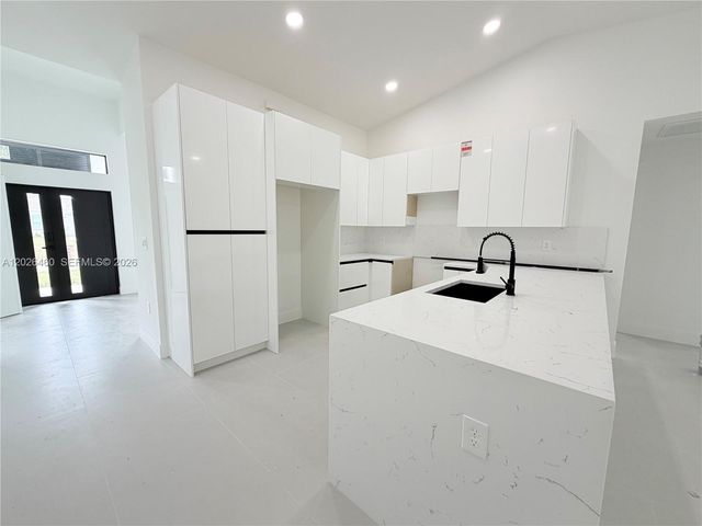 911 Cleveland Ave, Lehigh Acres, FL 33972