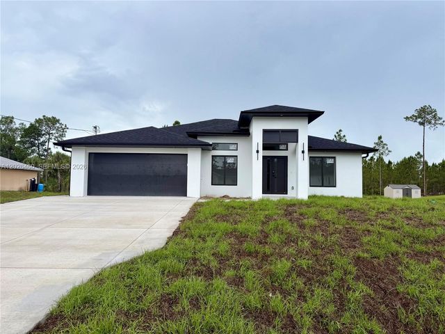911 Cleveland Ave, Lehigh Acres, FL 33972