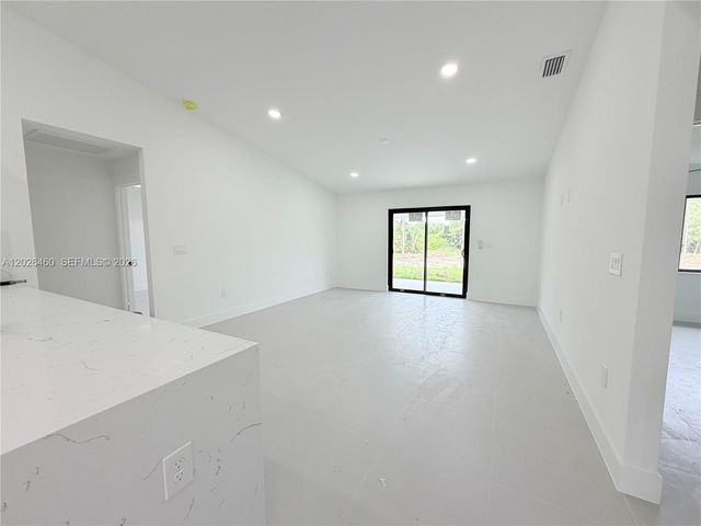 911 Cleveland Ave, Lehigh Acres, FL 33972