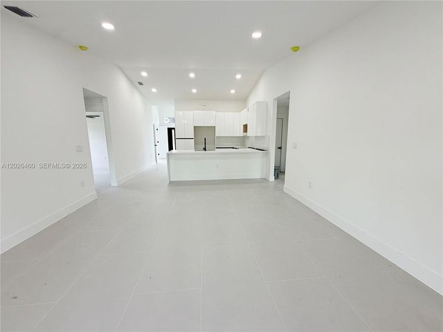 911 Cleveland Ave, Lehigh Acres, FL 33972