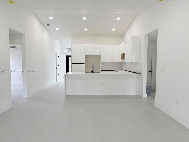 911 Cleveland Ave, Lehigh Acres, FL 33972