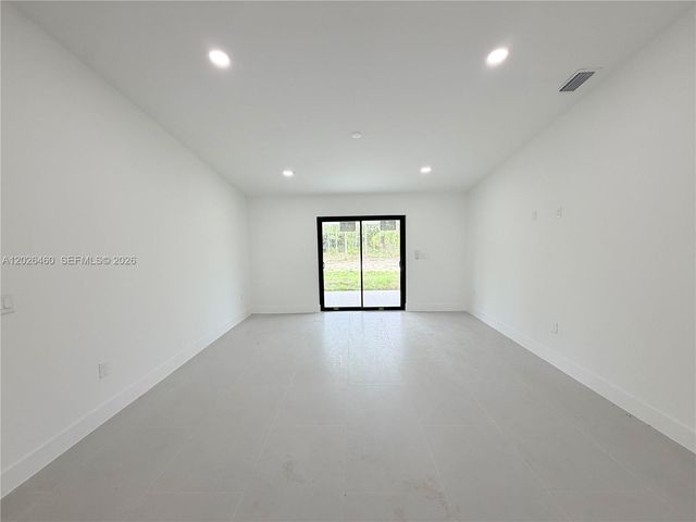 911 Cleveland Ave, Lehigh Acres, FL 33972