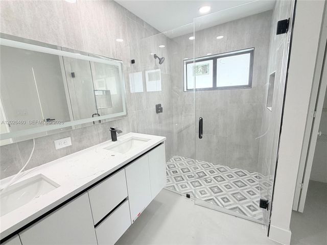 911 Cleveland Ave, Lehigh Acres, FL 33972