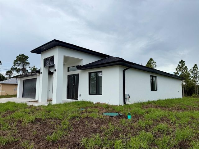 911 Cleveland Ave, Lehigh Acres, FL 33972