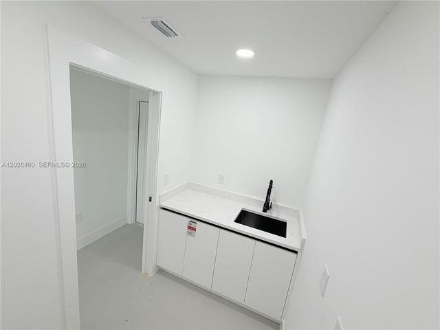 911 Cleveland Ave, Lehigh Acres, FL 33972