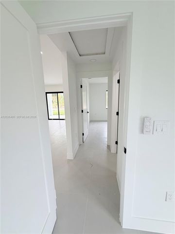 911 Cleveland Ave, Lehigh Acres, FL 33972