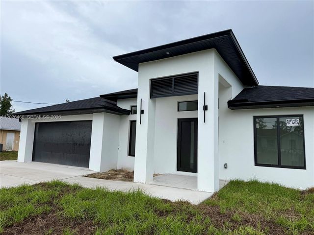 911 Cleveland Ave, Lehigh Acres, FL 33972
