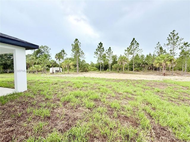 911 Cleveland Ave, Lehigh Acres, FL 33972