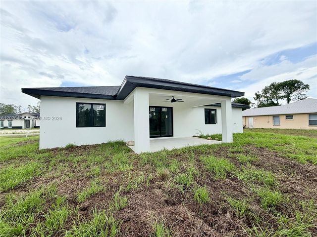 911 Cleveland Ave, Lehigh Acres, FL 33972