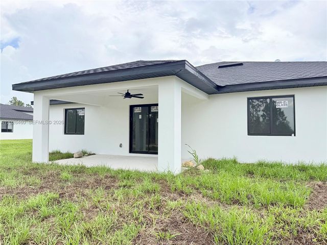 911 Cleveland Ave, Lehigh Acres, FL 33972