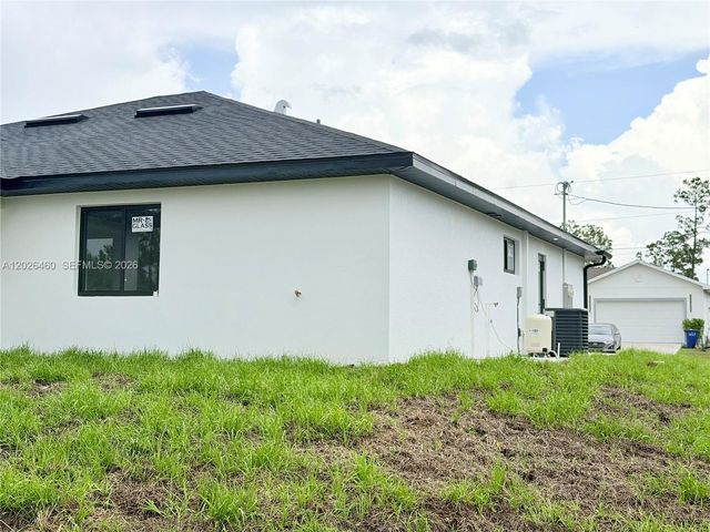 911 Cleveland Ave, Lehigh Acres, FL 33972