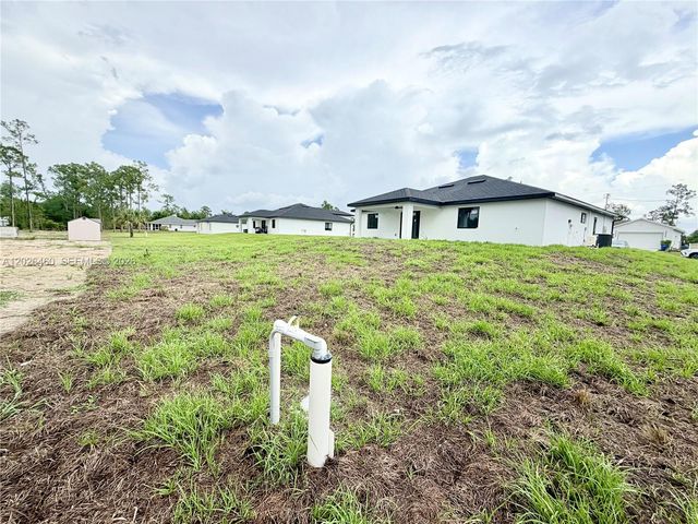 911 Cleveland Ave, Lehigh Acres, FL 33972