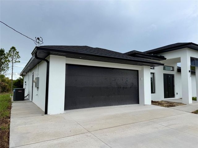 911 Cleveland Ave, Lehigh Acres, FL 33972