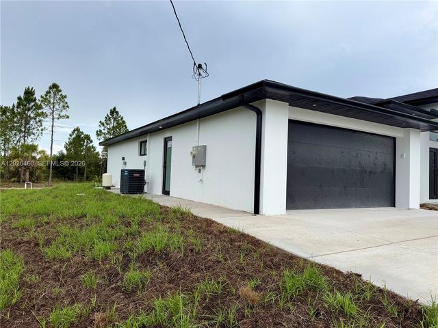 911 Cleveland Ave, Lehigh Acres, FL 33972