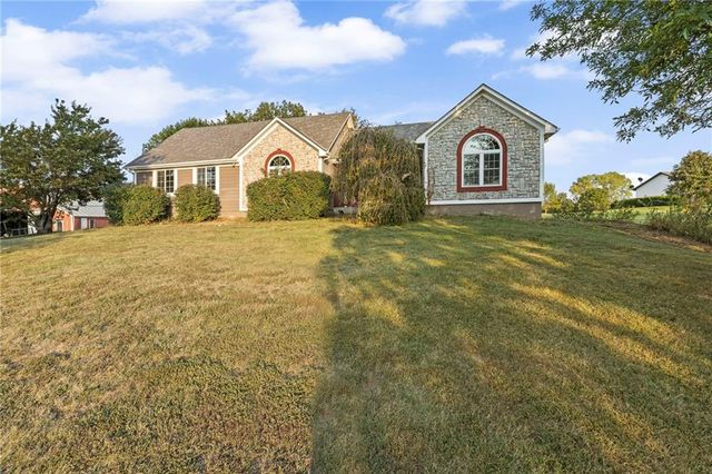 26949 Moonlight Road, Paola, KS 66071