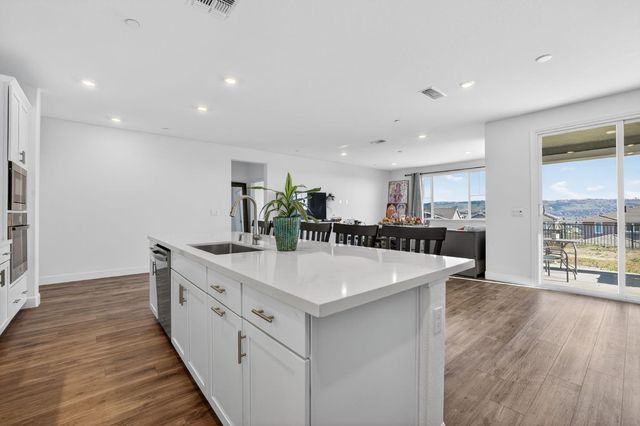 3382 Trumpet Vine Dr, Folsom, CA 95630